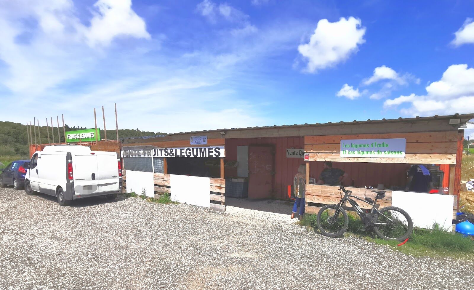 La boutique Les légumes d'Émilie, route de Ponteau à Martigues