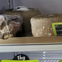 Le rayon de fromages corses de la boutique